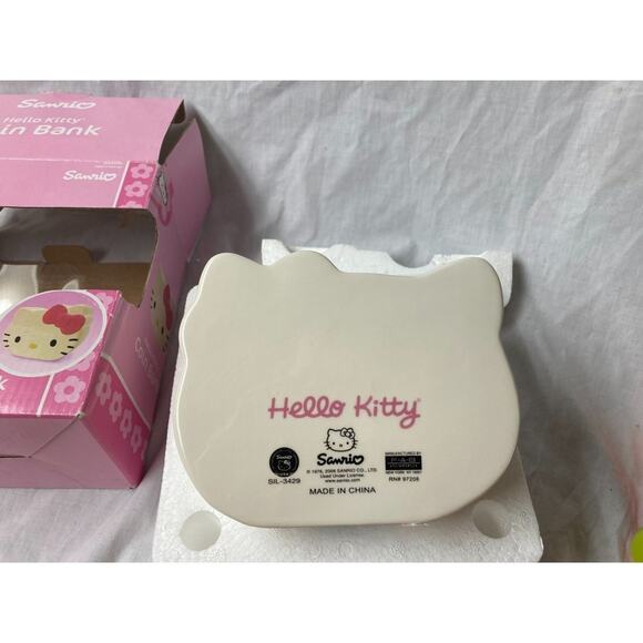 Sanrio Hello Kitty Coin Bank Style# FT3039912JC w/Box - Great Condition - Picture 3 of 4